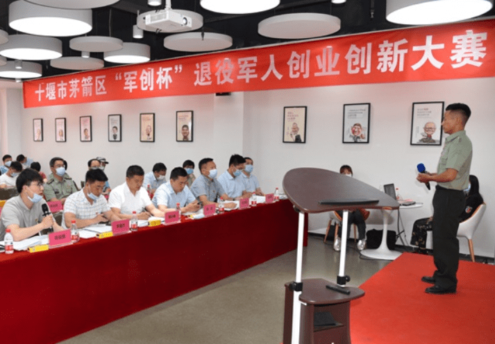 最新两年义务兵待遇概览，荣誉与责任的双重回馈提升之路