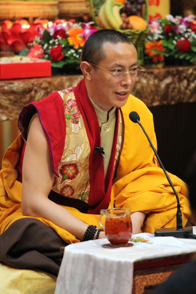 丁真俄色活佛最新照片揭秘，小巷深处的神秘宝藏与独特小店