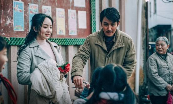 最新白洁故事，从白纸到彩绘，展现学习的力量